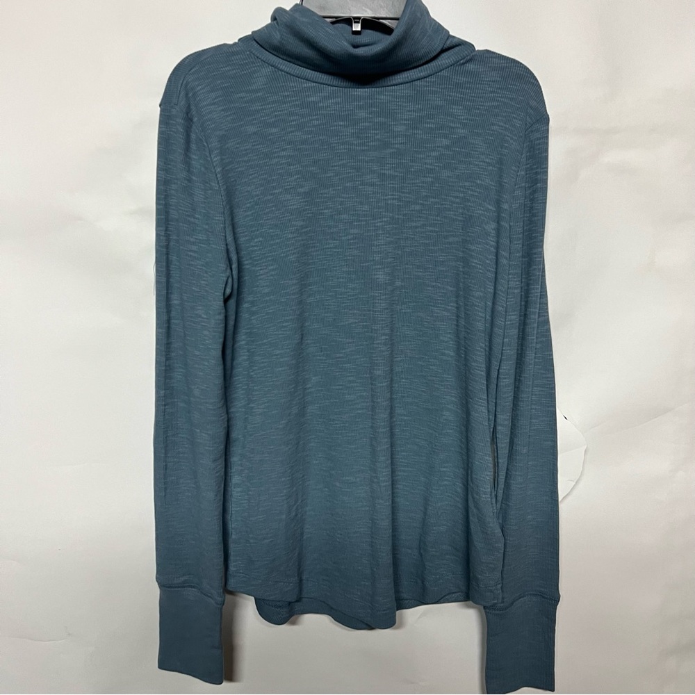 Gap shirt